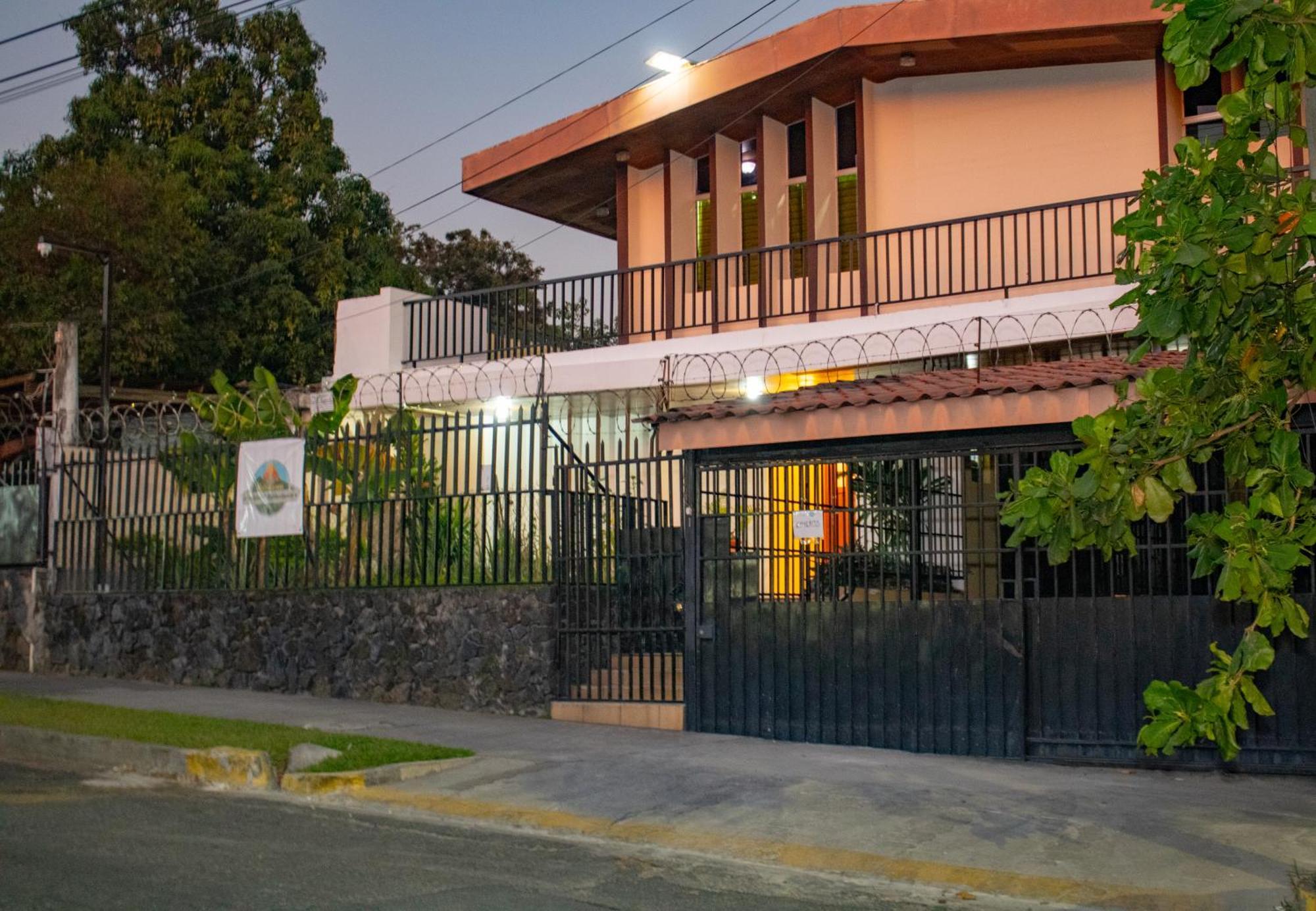 Volcano Hostal Y Restaurante San Salvador Eksteriør bilde